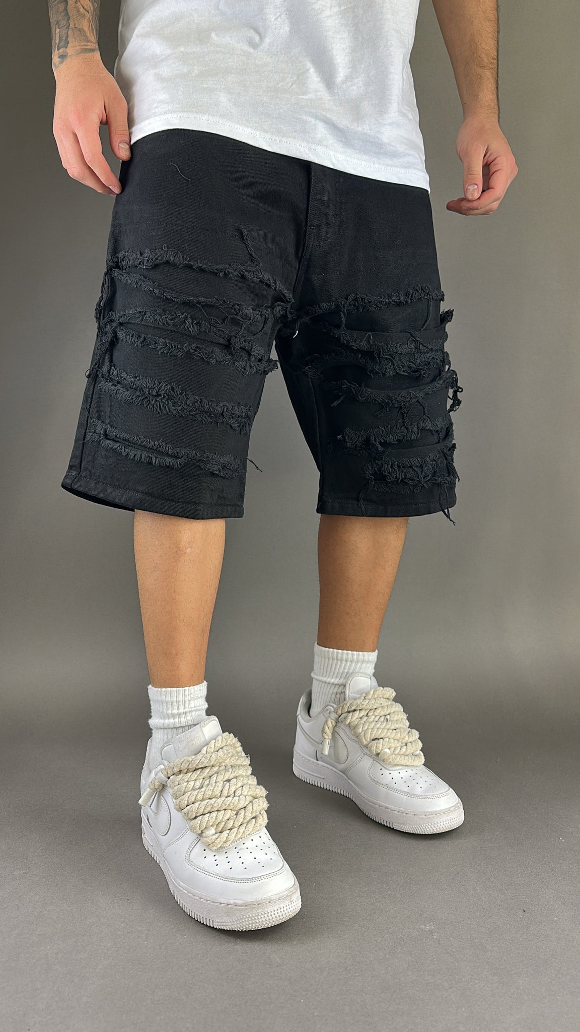 RIPPED JEANS SHORTS