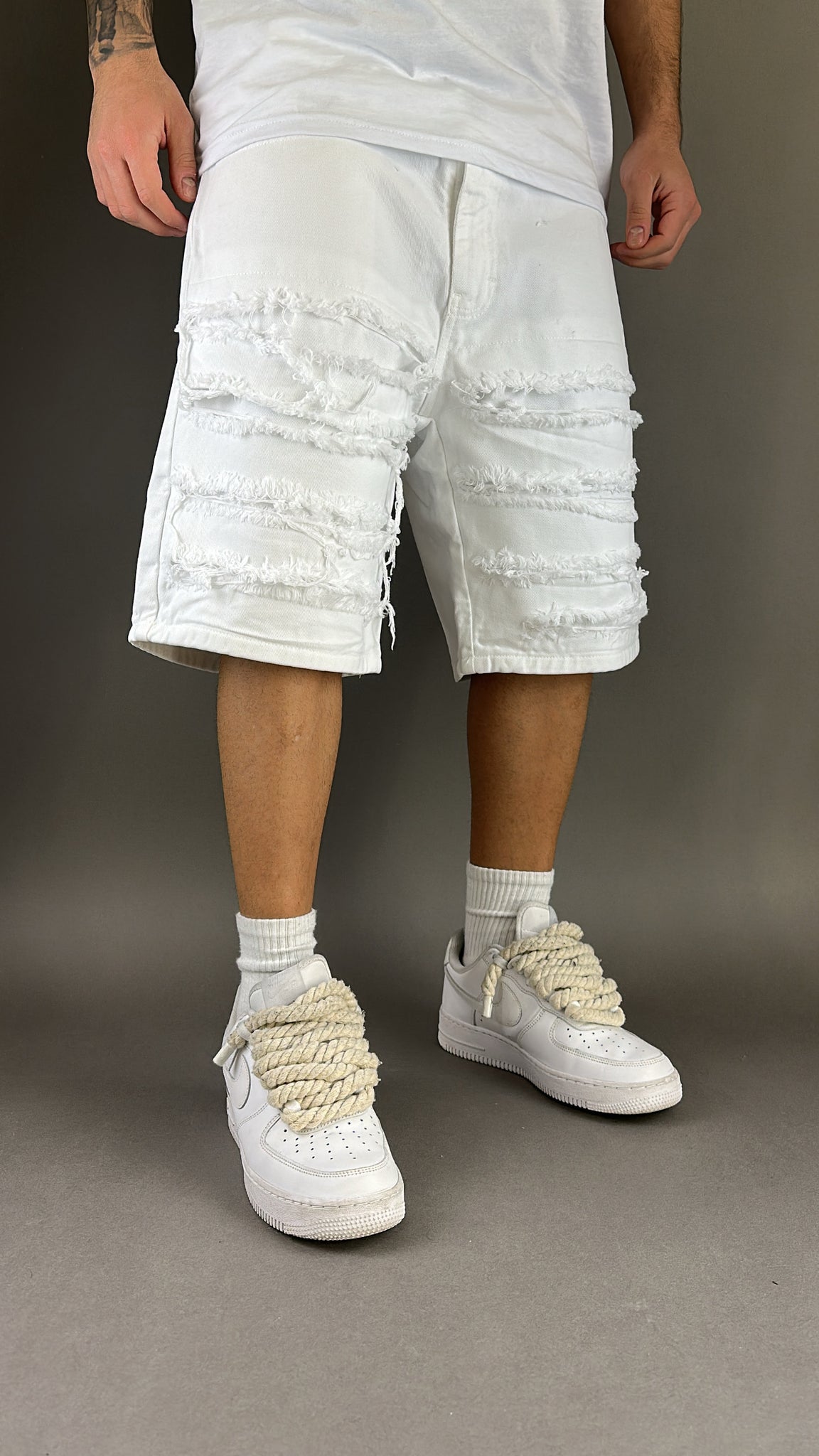 RIPPED JEANS SHORTS
