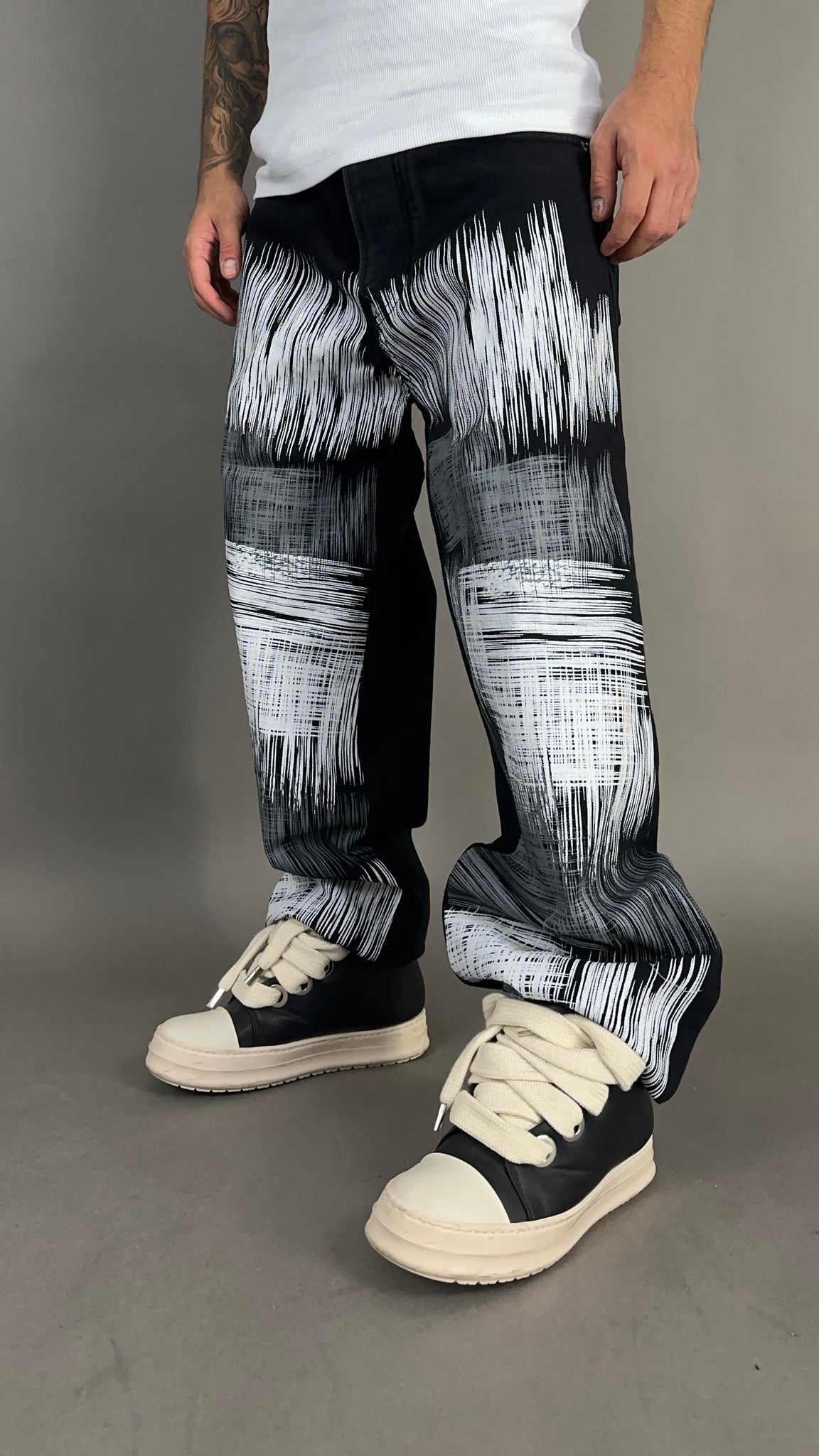 BAGGY JEANS SCRATCHES