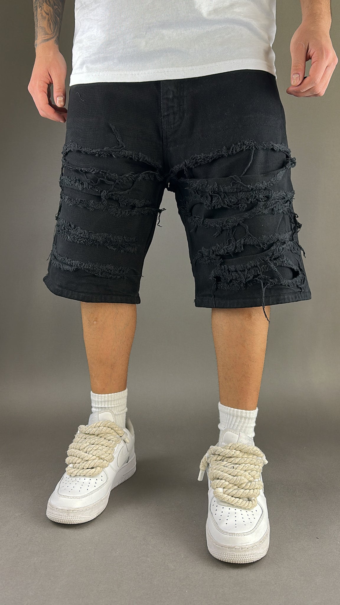RIPPED JEANS SHORTS