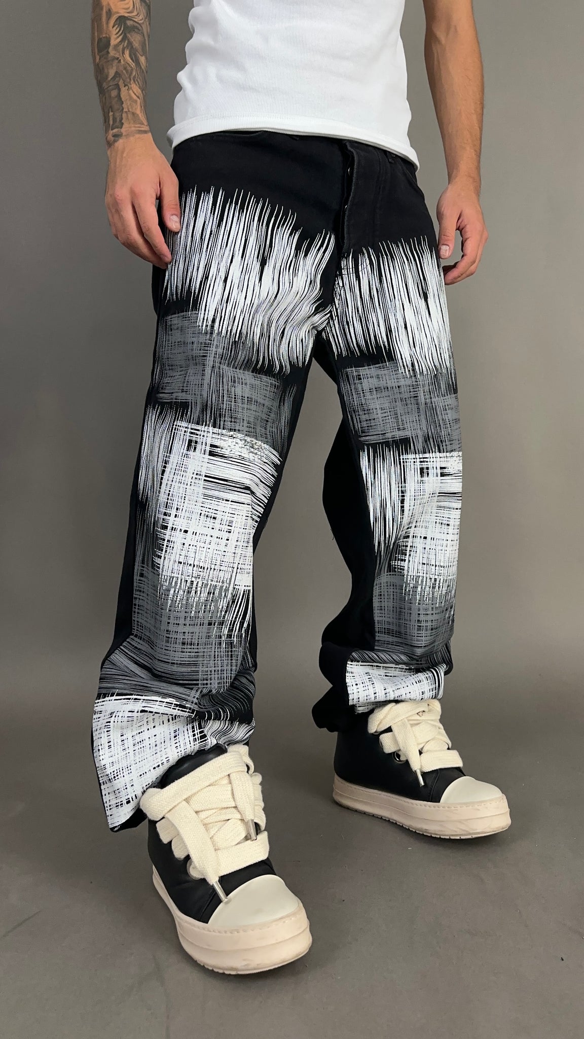BAGGY JEANS SCRATCHES