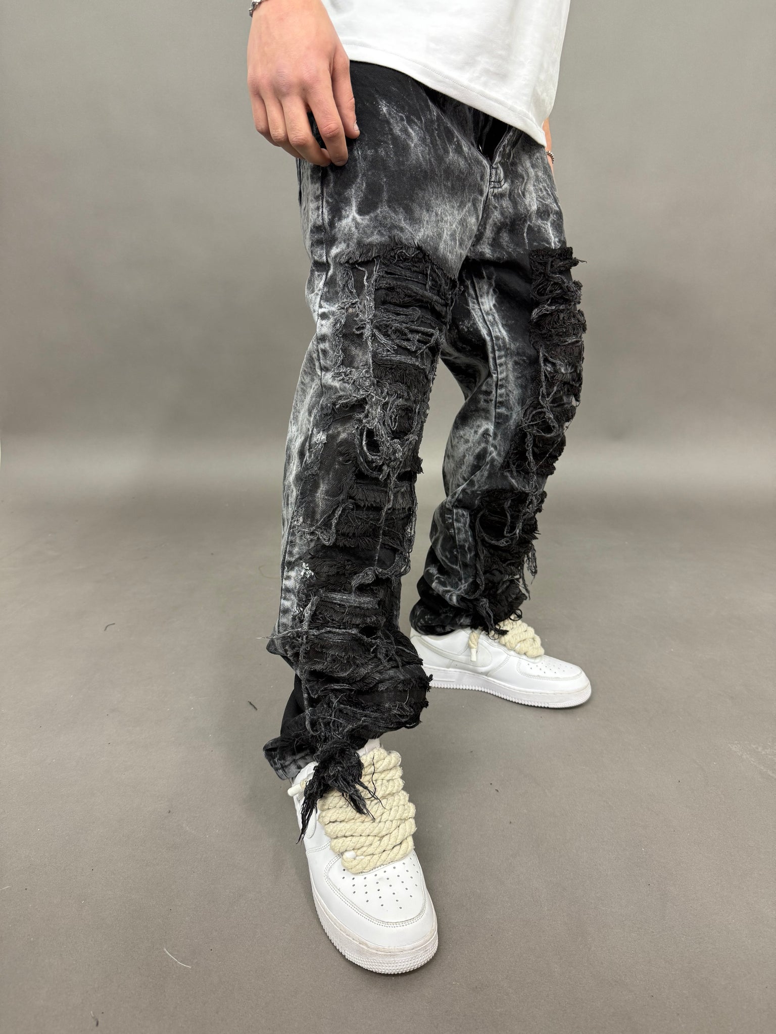 RIPPED TOTAL BLACK