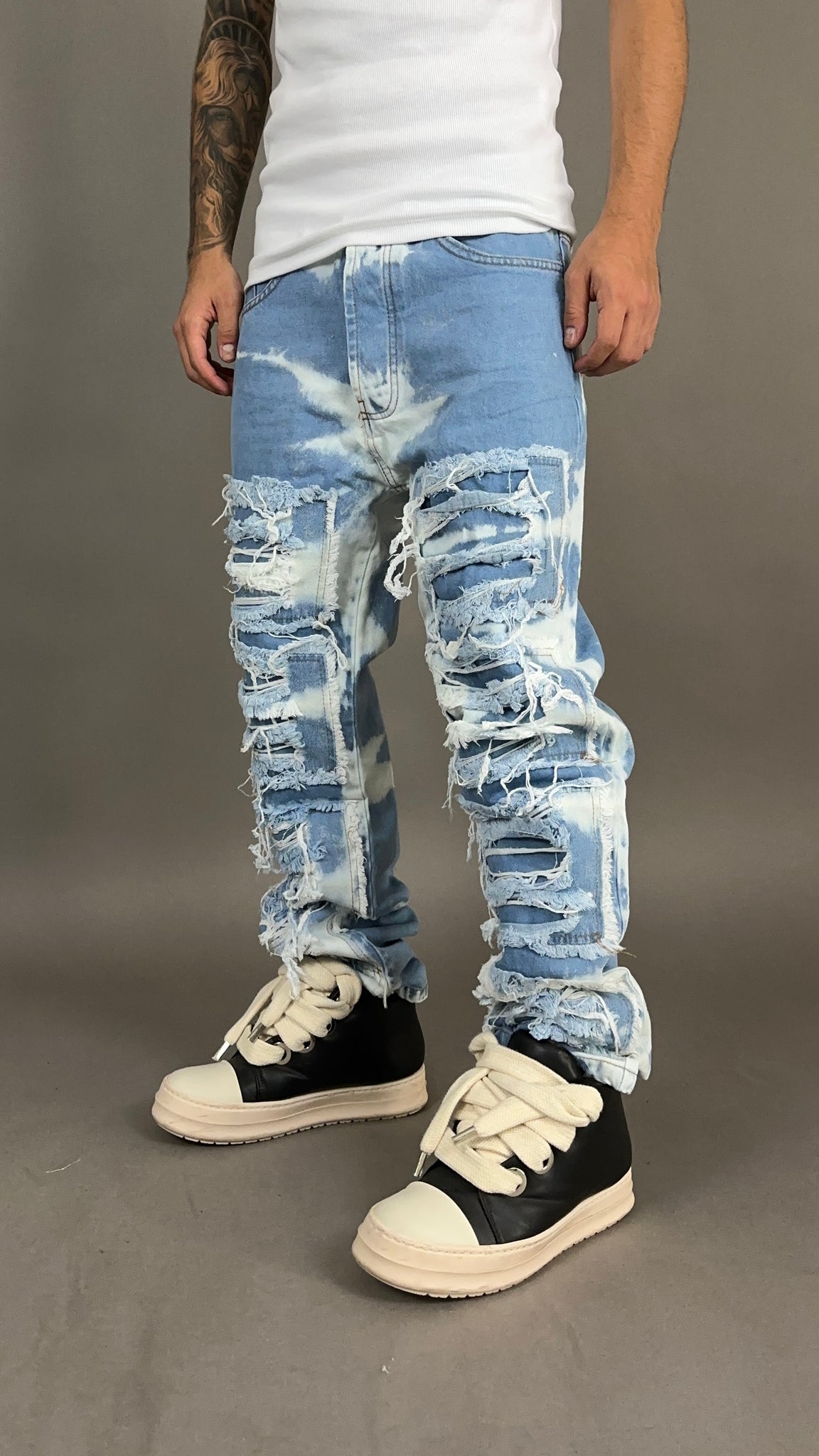 RIPPED JEANS