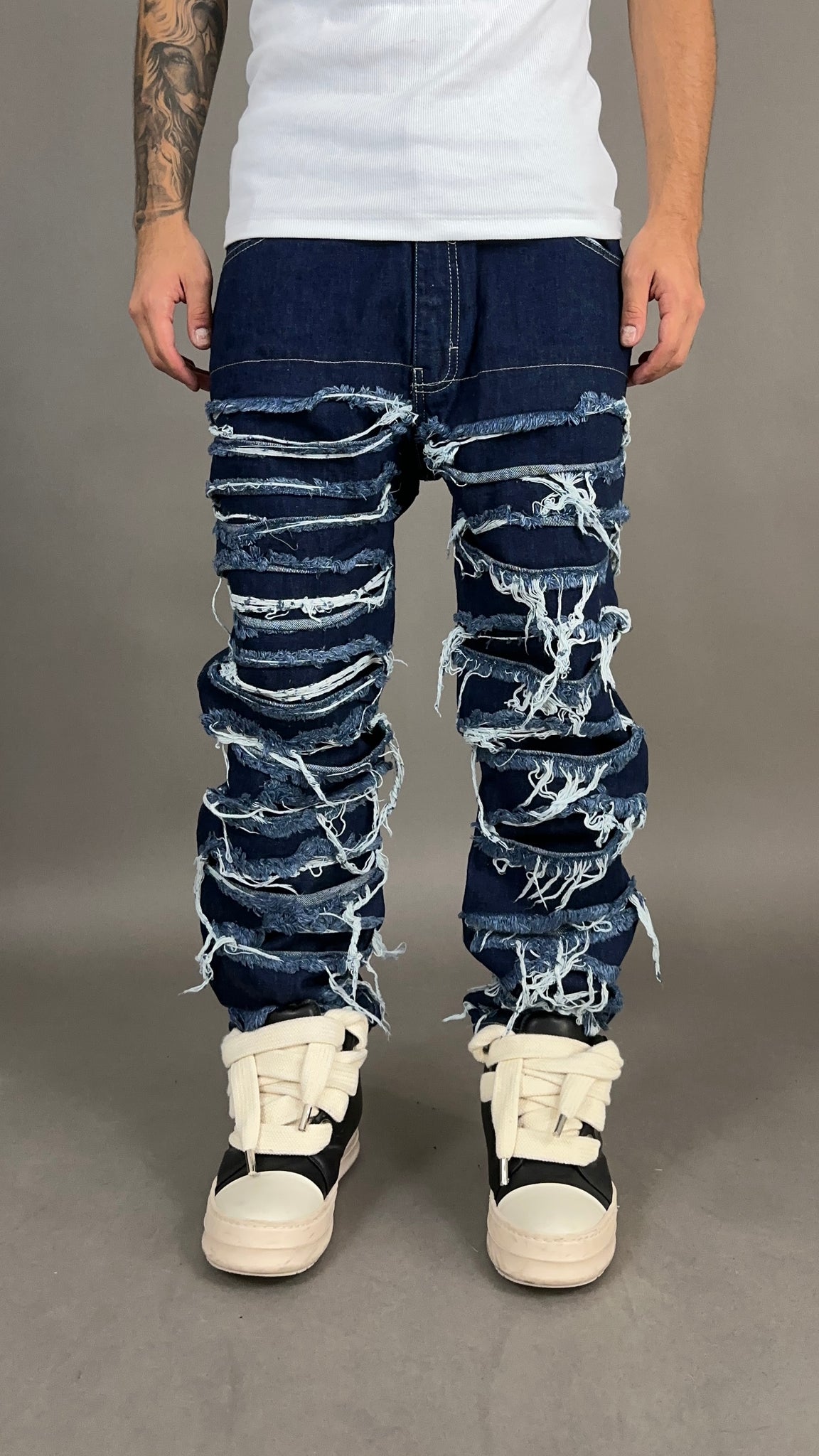 RIPPED JEANS