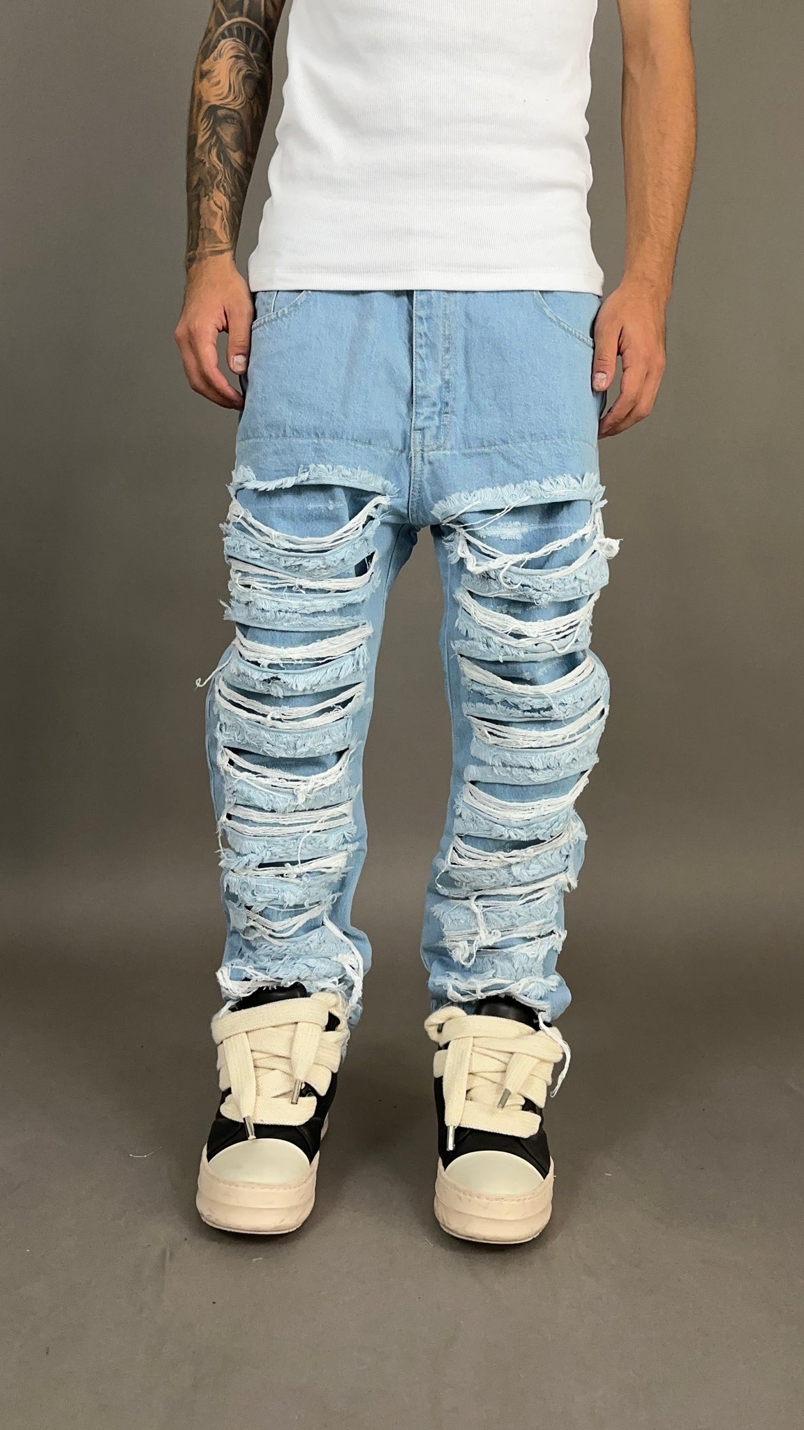 RIPPED JEANS