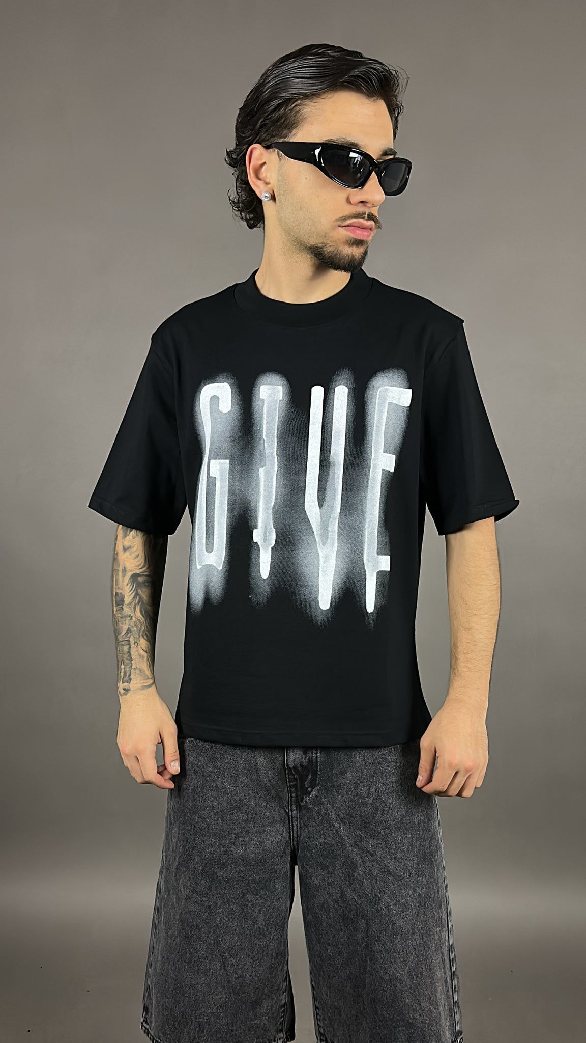 T-SHIRT GIVE
