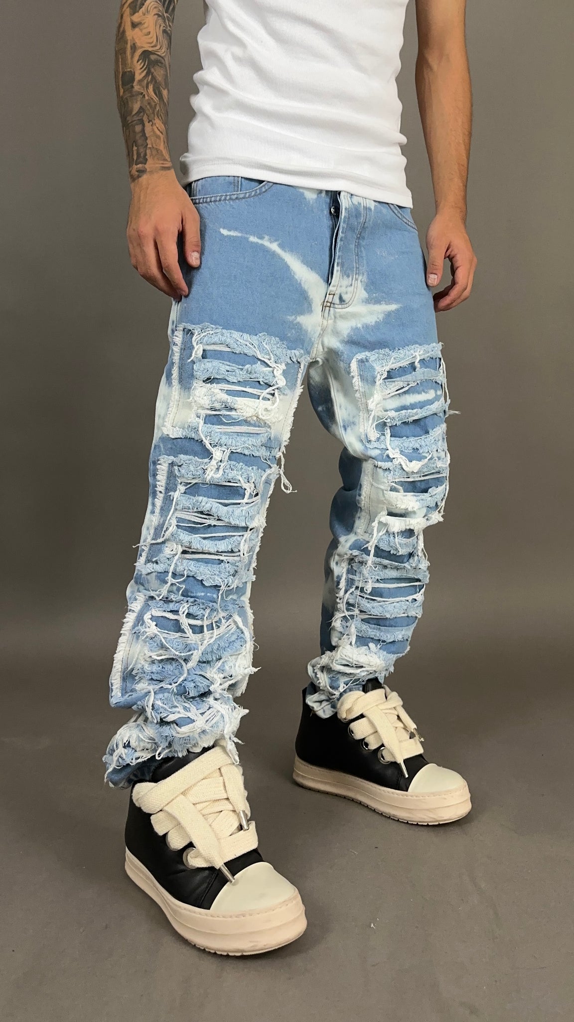RIPPED JEANS