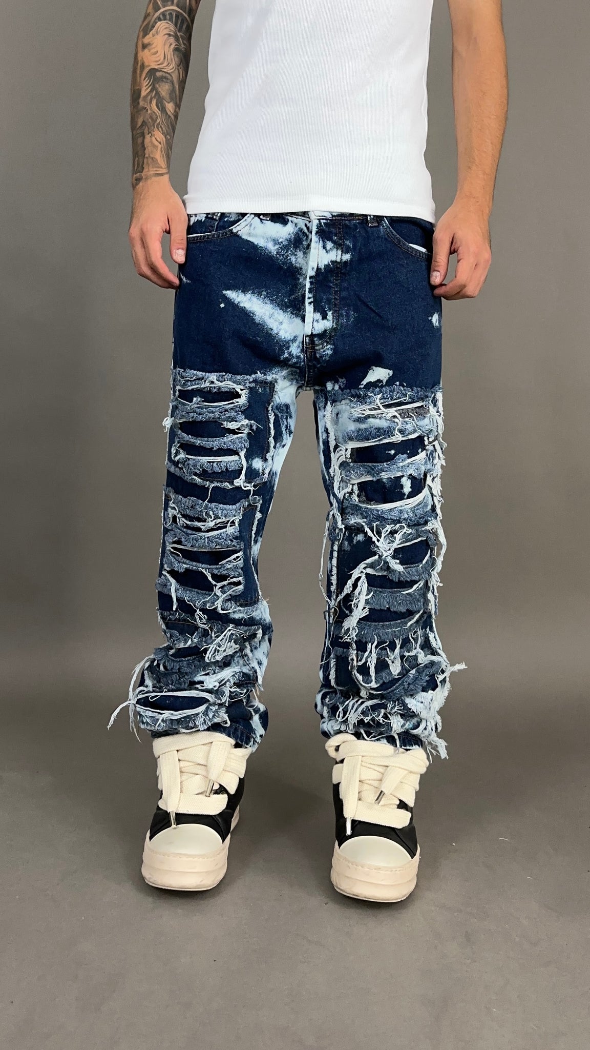 RIPPED JEANS