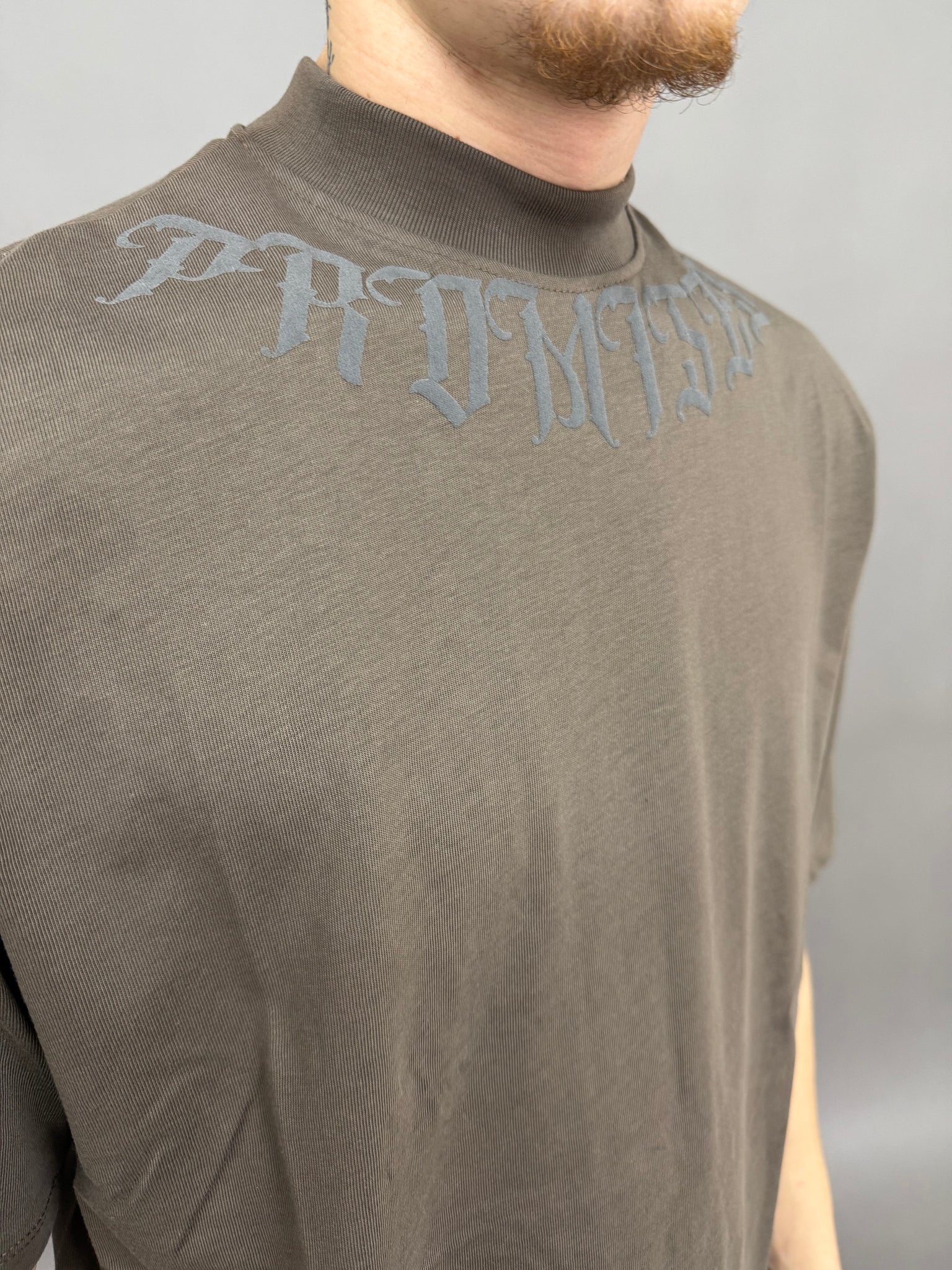 T-SHIRT STAMPA RILIEVO